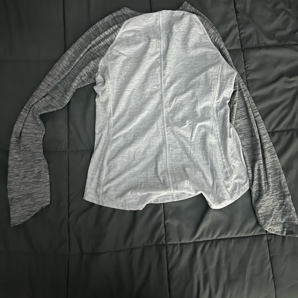 North Face Women’s Long Sleeve Performance shirt, Zoe Large, Gray, Baselayer - Picture 4 of 4